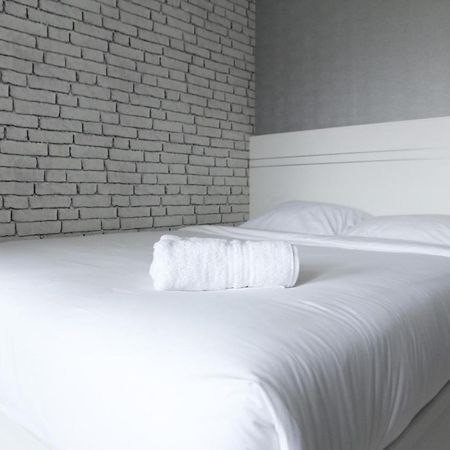 Modern And Comfortable Studio Apartment Springlake Summarecon Near Summarecon By Travelio Bekasi Luaran gambar