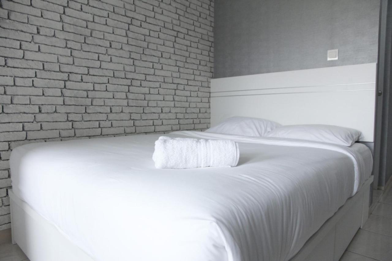 Modern And Comfortable Studio Apartment Springlake Summarecon Near Summarecon By Travelio Bekasi Luaran gambar